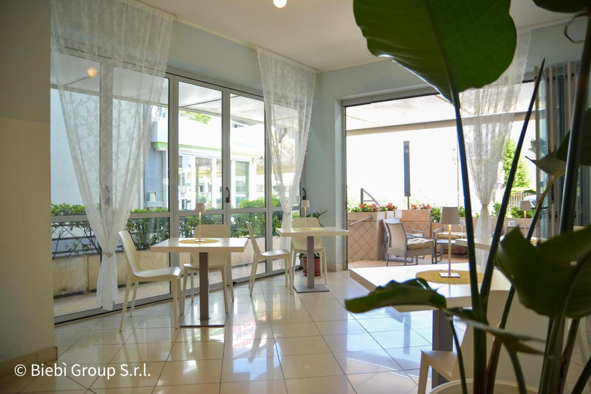 Hotel Giorg - Waterpark Included Rimini Ngoại thất bức ảnh