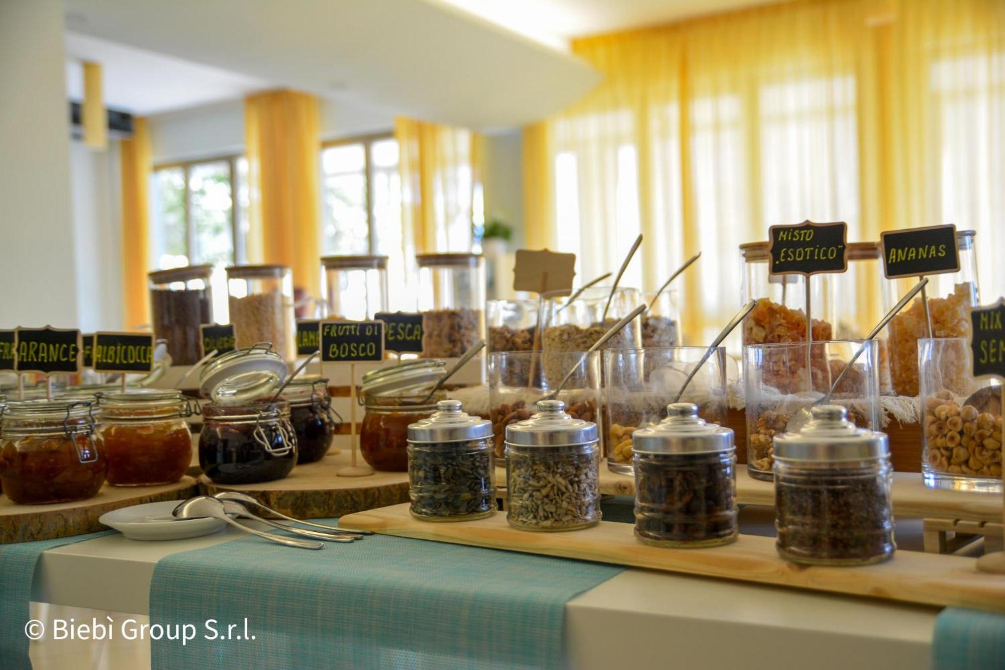 Hotel Giorg - Waterpark Included Rimini Ngoại thất bức ảnh