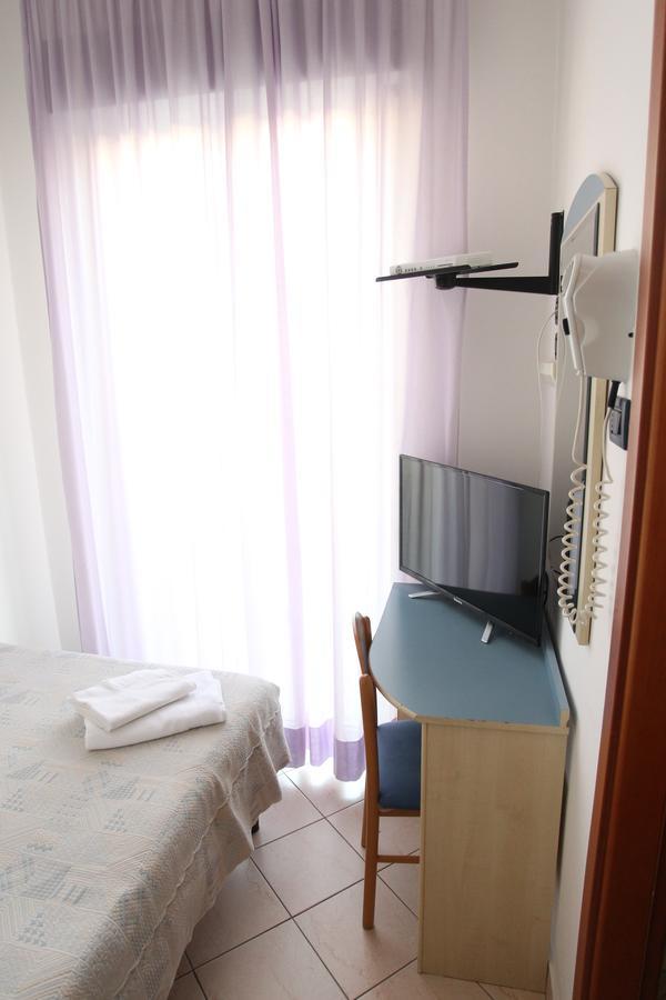 Hotel Giorg - Waterpark Included Rimini Ngoại thất bức ảnh