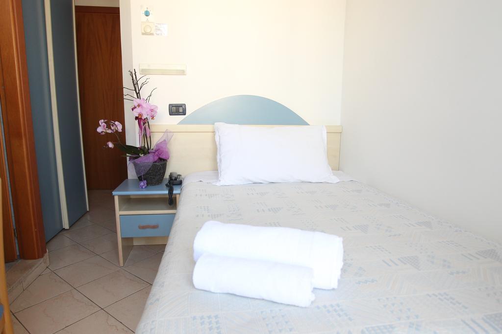 Hotel Giorg - Waterpark Included Rimini Ngoại thất bức ảnh