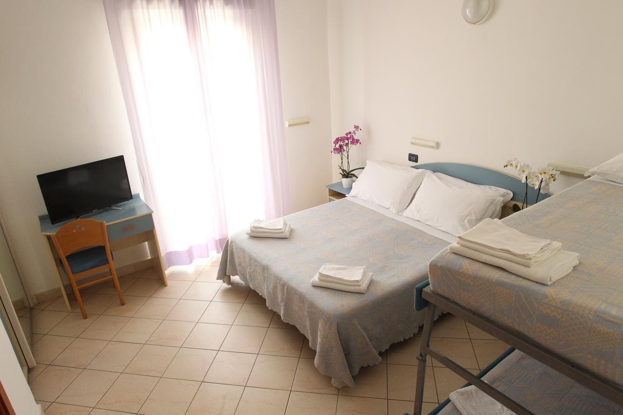 Hotel Giorg - Waterpark Included Rimini Ngoại thất bức ảnh