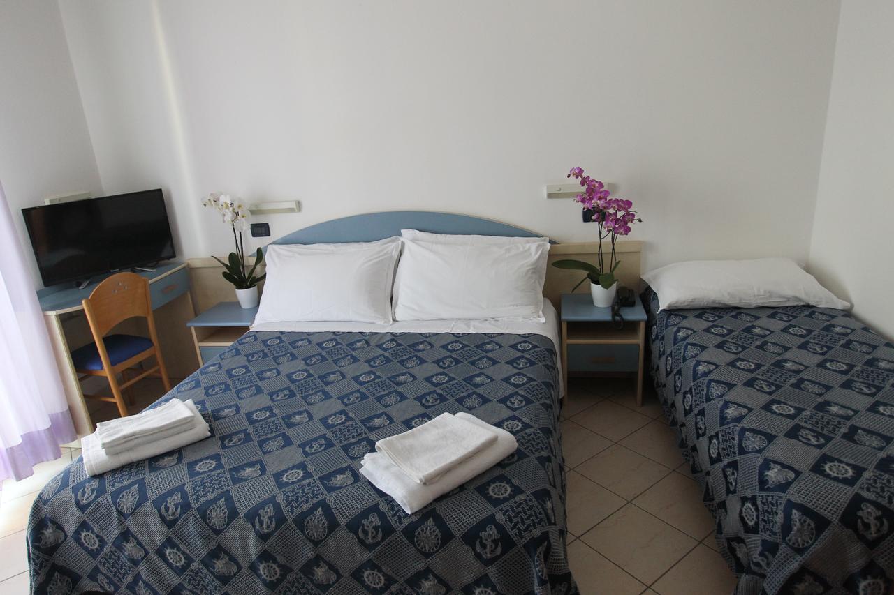 Hotel Giorg - Waterpark Included Rimini Ngoại thất bức ảnh