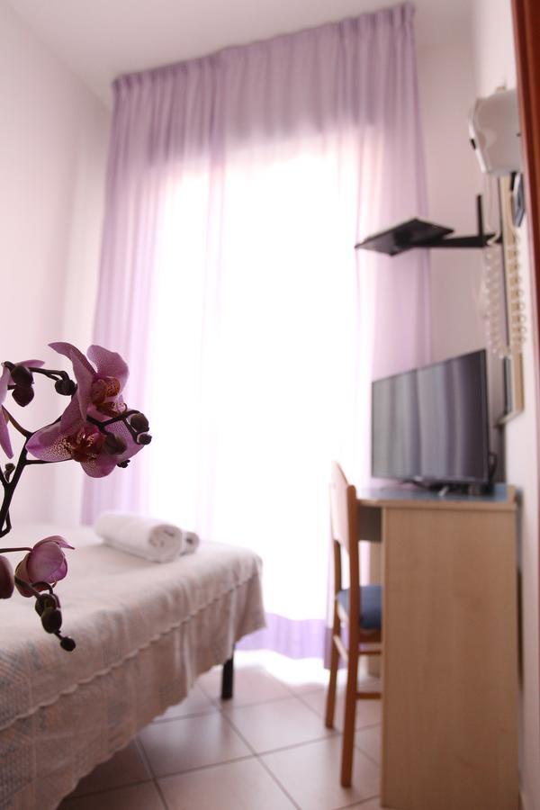 Hotel Giorg - Waterpark Included Rimini Ngoại thất bức ảnh