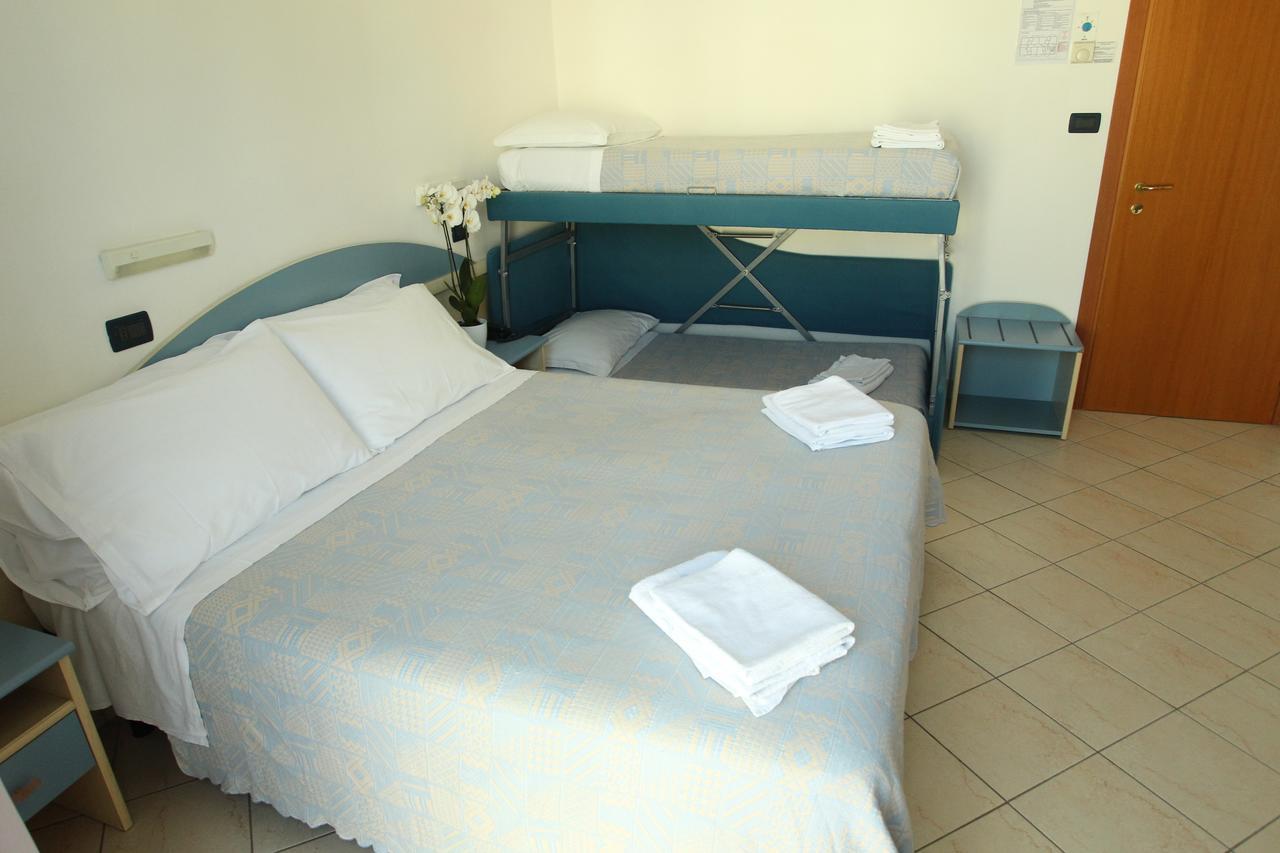 Hotel Giorg - Waterpark Included Rimini Ngoại thất bức ảnh