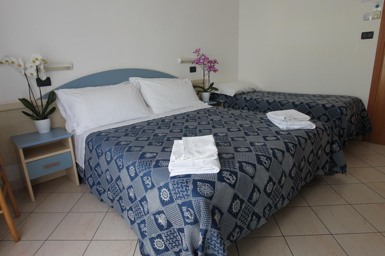 Hotel Giorg - Waterpark Included Rimini Ngoại thất bức ảnh