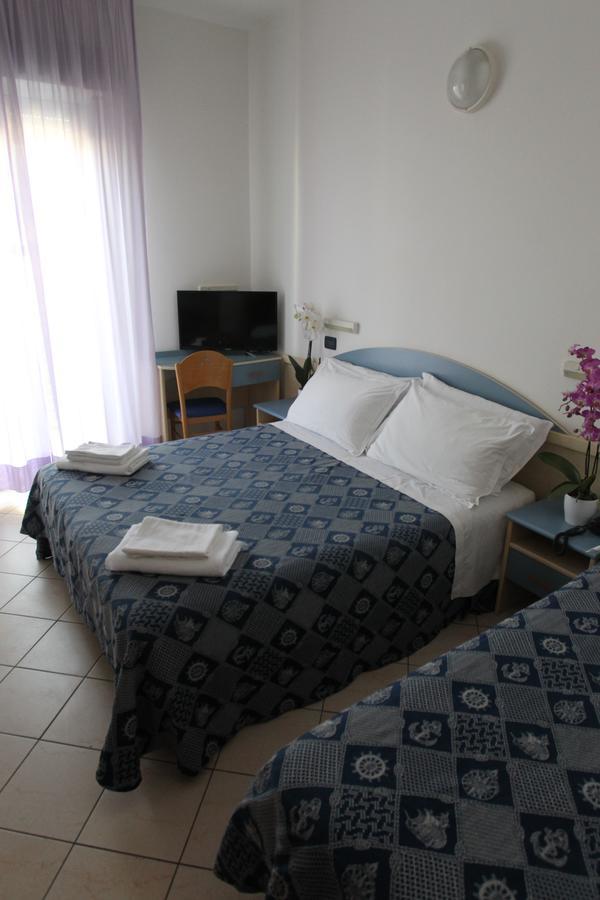 Hotel Giorg - Waterpark Included Rimini Ngoại thất bức ảnh